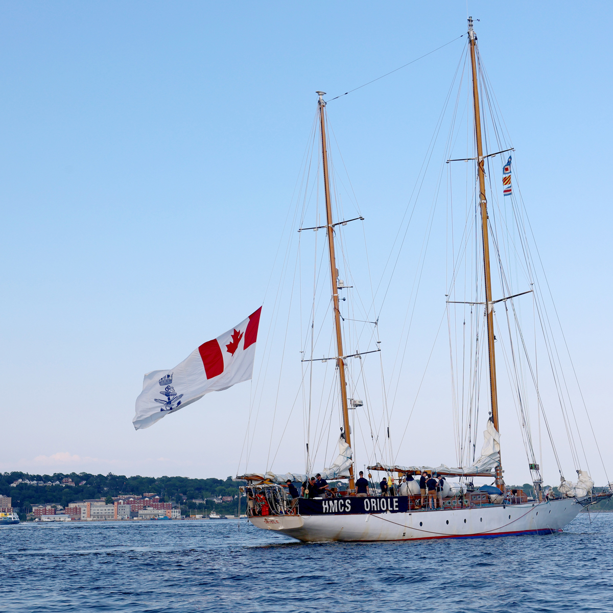 Le NCSM Oriole quitte la BFC Halifax pour entamer son déploiement dans les Grands Lacs le 13 juillet. Photo : Sous-lieutenant Wilson Ho, officier des affaires publiques du NCSM Oriole