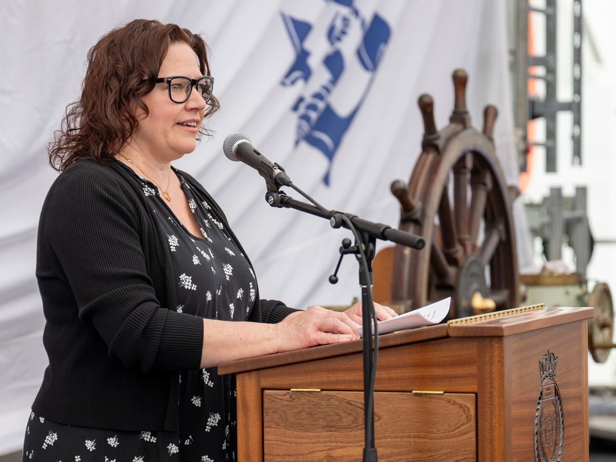 Shannon Bernays, granddaughter of Chief Petty Officer Max Bernays, addresses the audience of HMCS Max Bernays’ commissioning ceremony on May 3 in Vancouver. Photos: Corporal William Gosse, MARPAC Imaging.